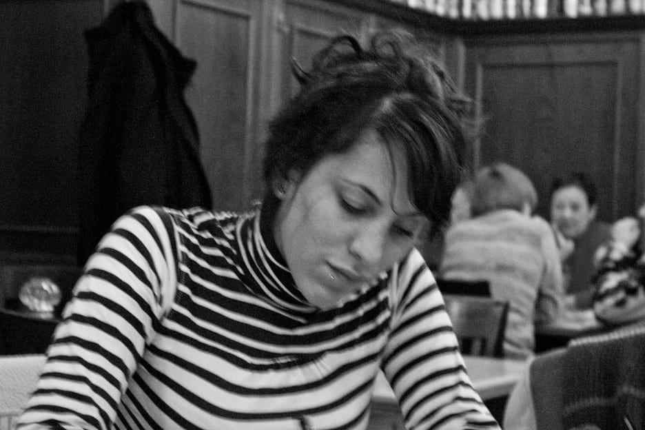 Cristina Carrasco processing feedback notes. Photo by Gustavo Rondón.